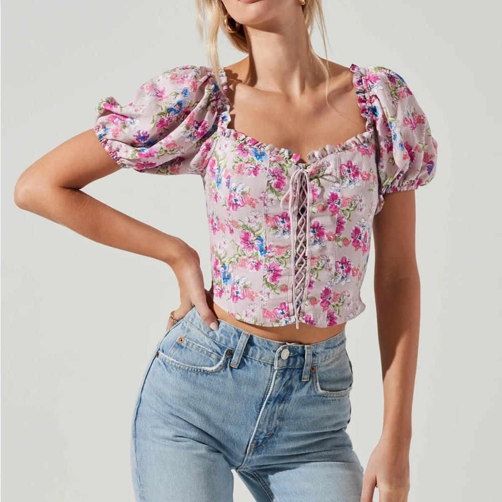 ASTR THE LABEL Lace Up Floral Puff Sleeve Top in Purple Multi Flora, Size XS